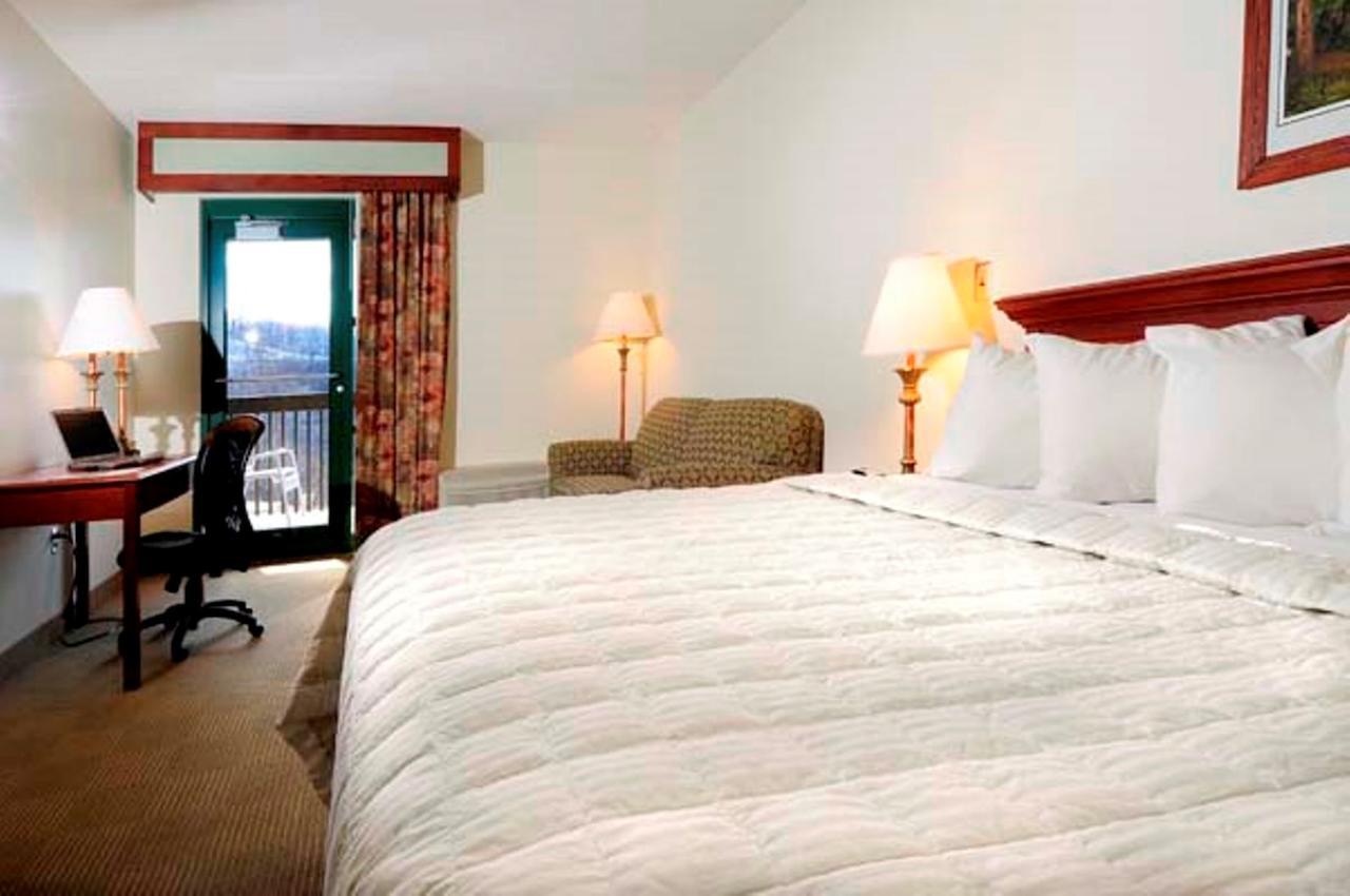 Chief Logan Lodge Hotel & Conference Номер фото
