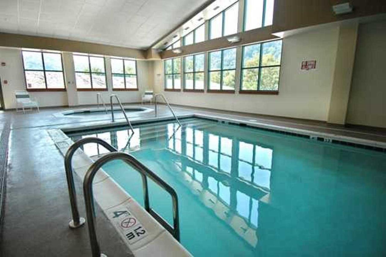 Chief Logan Lodge Hotel & Conference Экстерьер фото