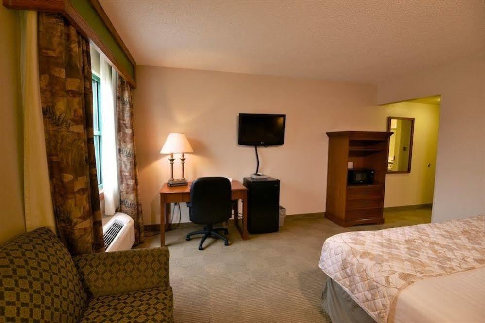 Chief Logan Lodge Hotel & Conference Экстерьер фото