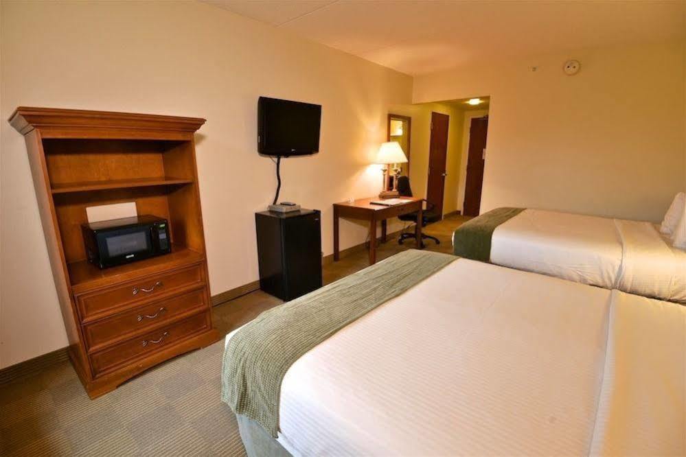 Chief Logan Lodge Hotel & Conference Экстерьер фото