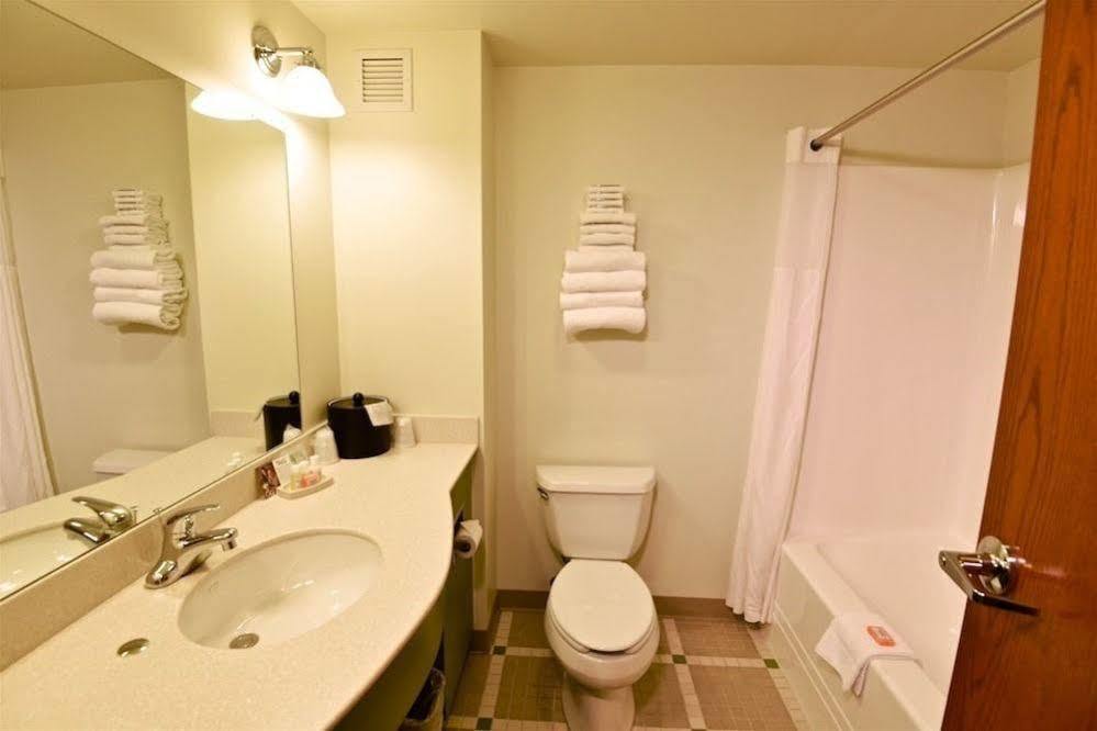 Chief Logan Lodge Hotel & Conference Экстерьер фото