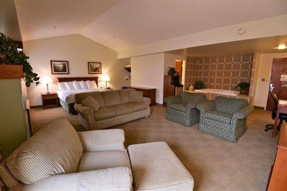 Chief Logan Lodge Hotel & Conference Экстерьер фото